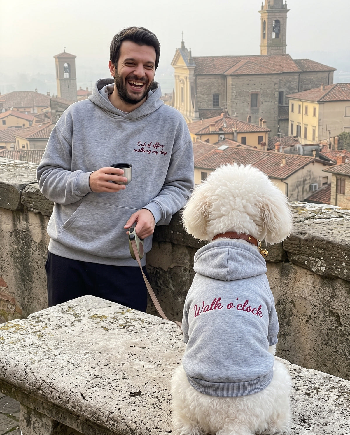 Set felpe abbinate Out of office: walking my dog grigio: lui e il suo cane a passeggio