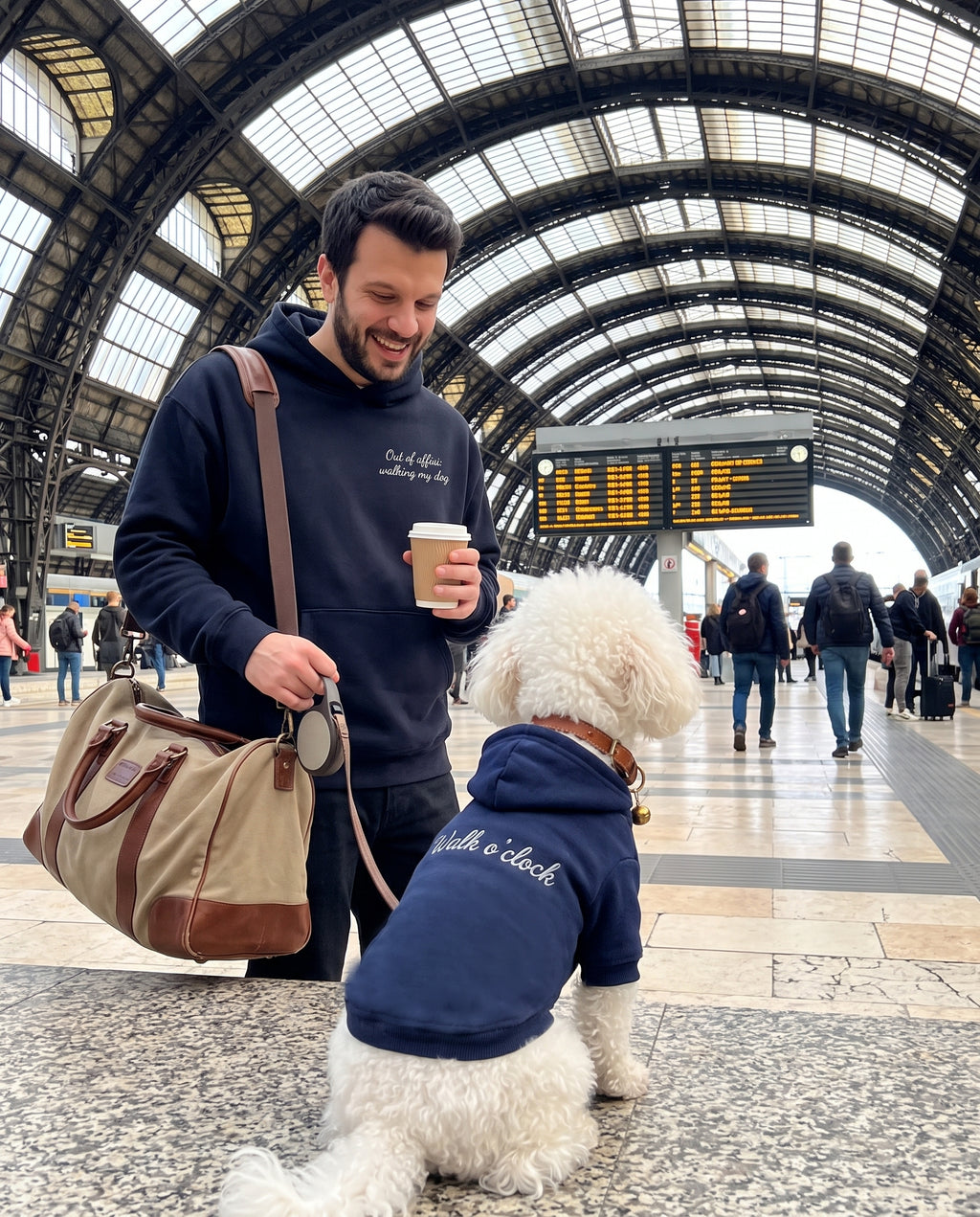 Set felpe abbinate Out of office: walking my dog blu navy: lui e il suo cane a passeggio