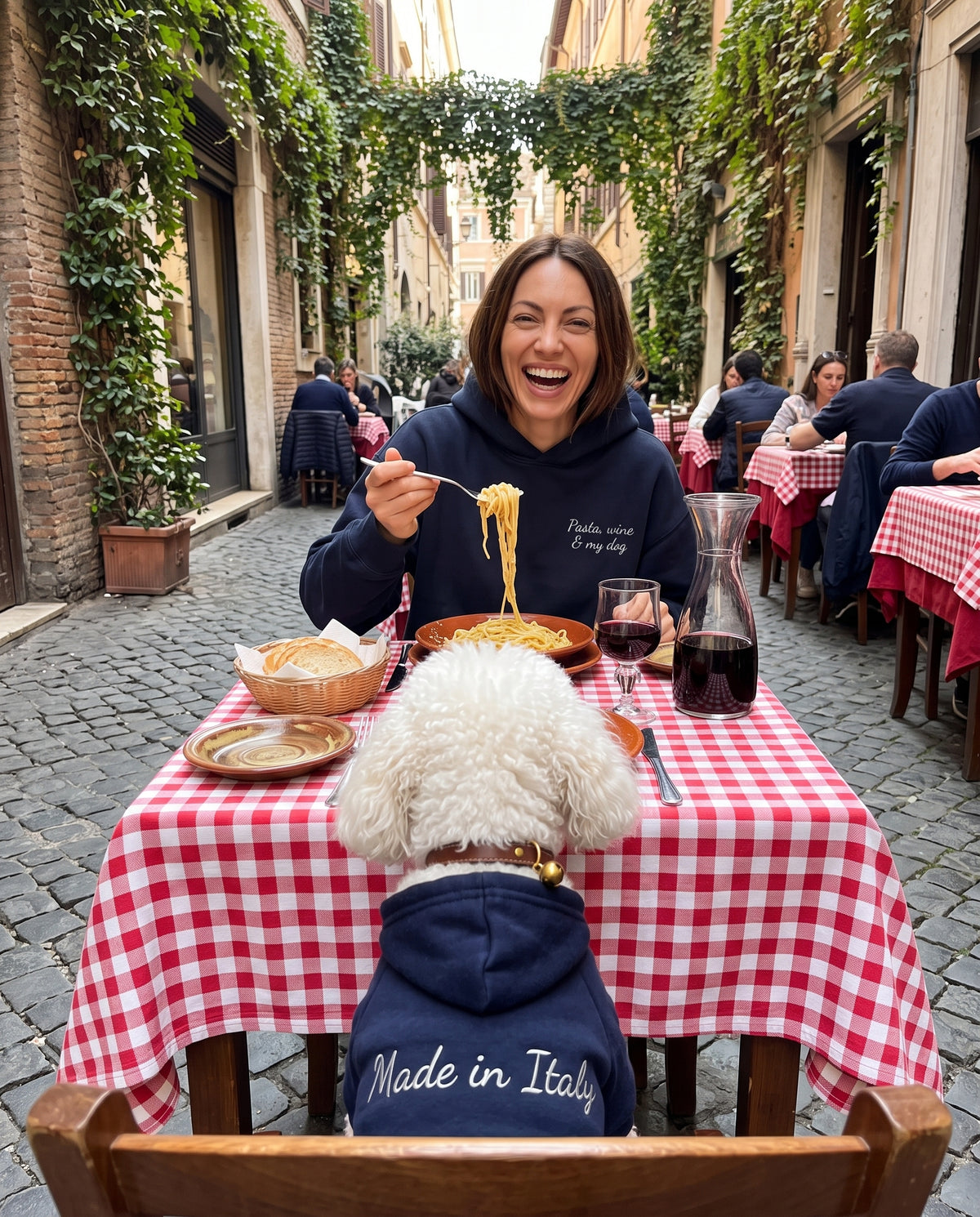 Set felpe abbinate Pasta, wine & my dog blu navy: lei e il suo cane in trattoria