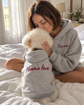 Set felpe abbinate Dog mom + Mom's love grigio melange: donna con felpa Dog mom ricamata e cane con felpa Mom's love