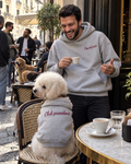 Set felpe abbinate Dog dad club + Club president grigio melange: uomo con felpa Dog dad club ricamata al bar e cane con felpa Club president
