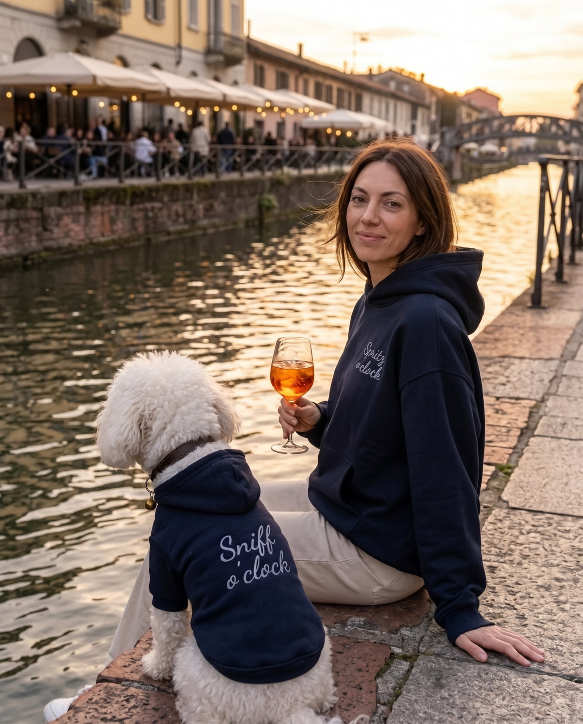 Set felpe abbinate Spritz o'clock blu navy: lei e il suo cane all'aperitivo