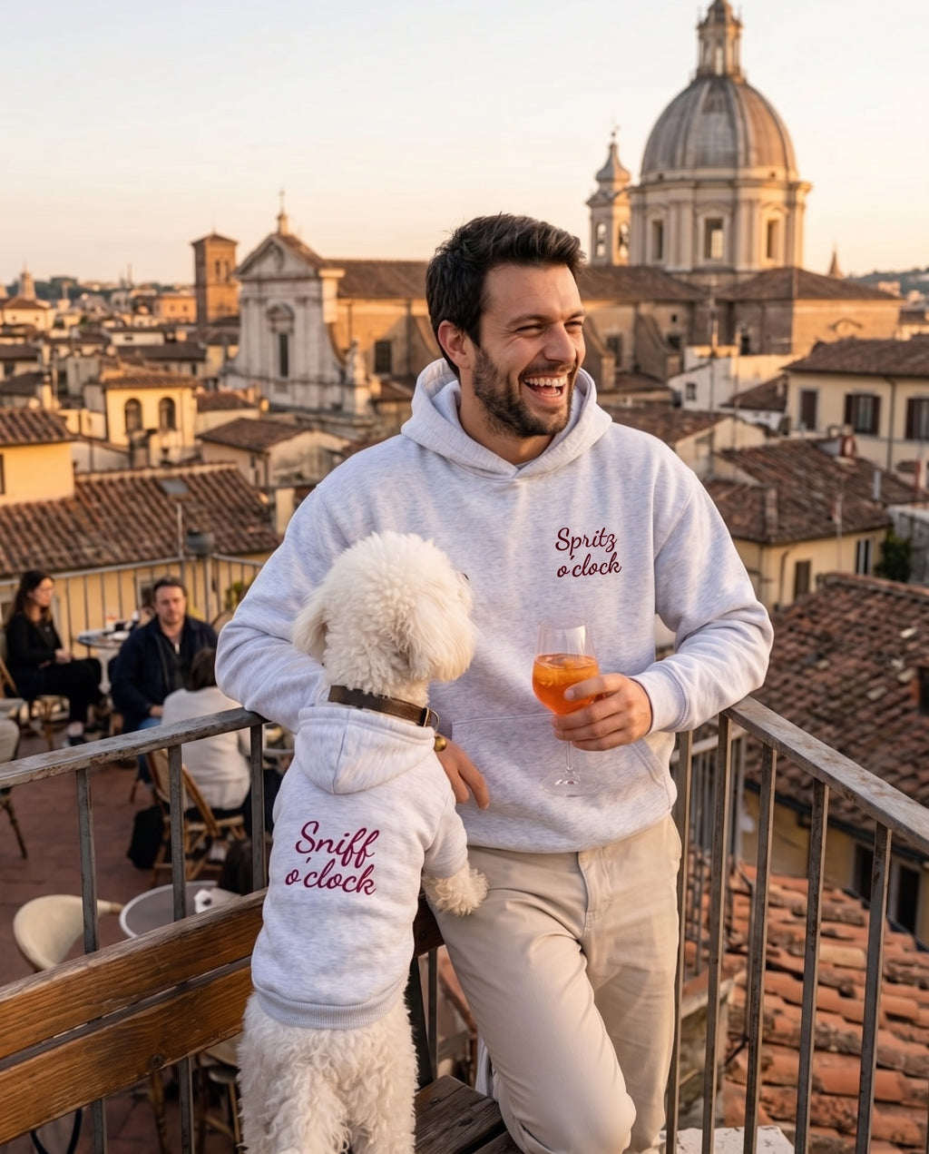 Set felpe abbinate Spritz o'clock grigio: lui e il suo cane all'aperitivo