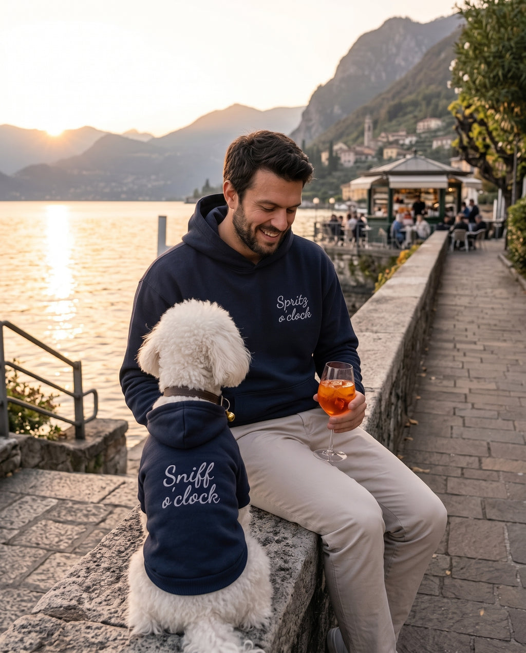 Set felpe abbinate Spritz o'clock blu navy: lui e il suo cane all'aperitivo